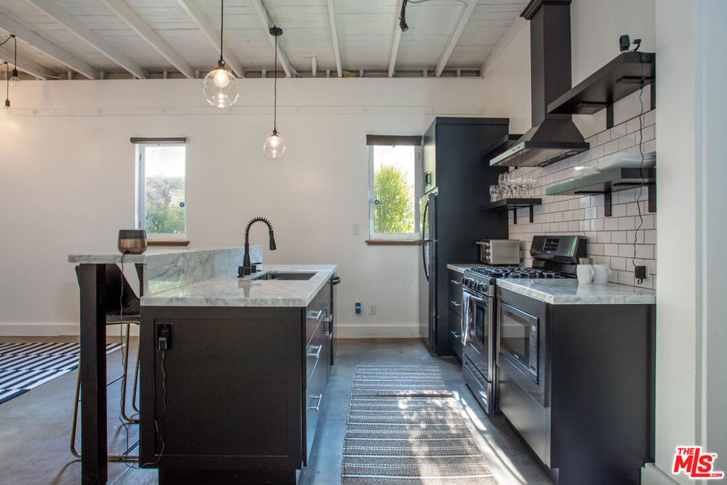748 N Citrus Avenue - Photo 5