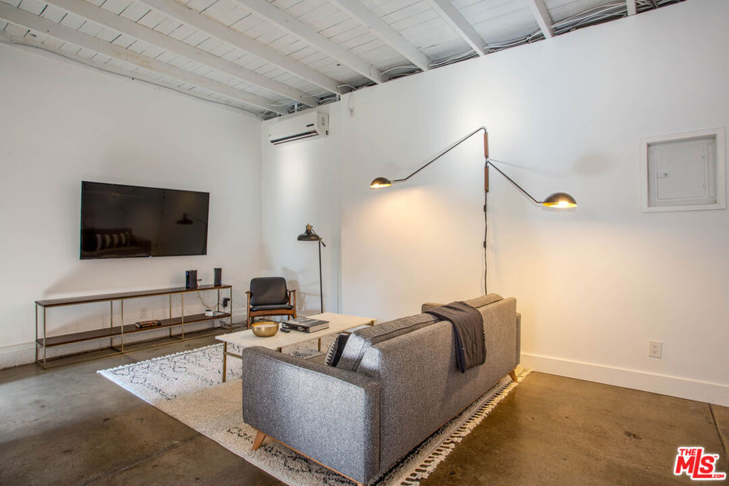748 N Citrus Avenue - Photo 8