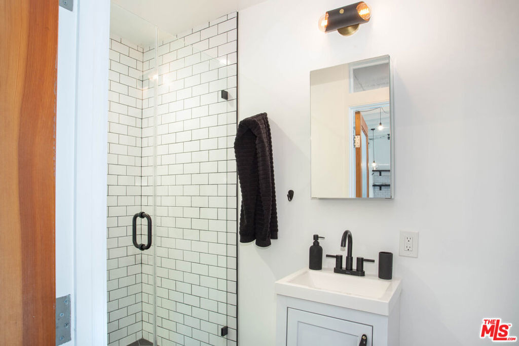 748 N Citrus Avenue - Photo 13