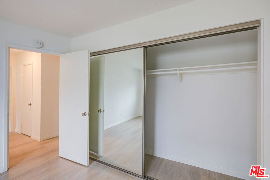 2020 Graham Avenue - Photo 15