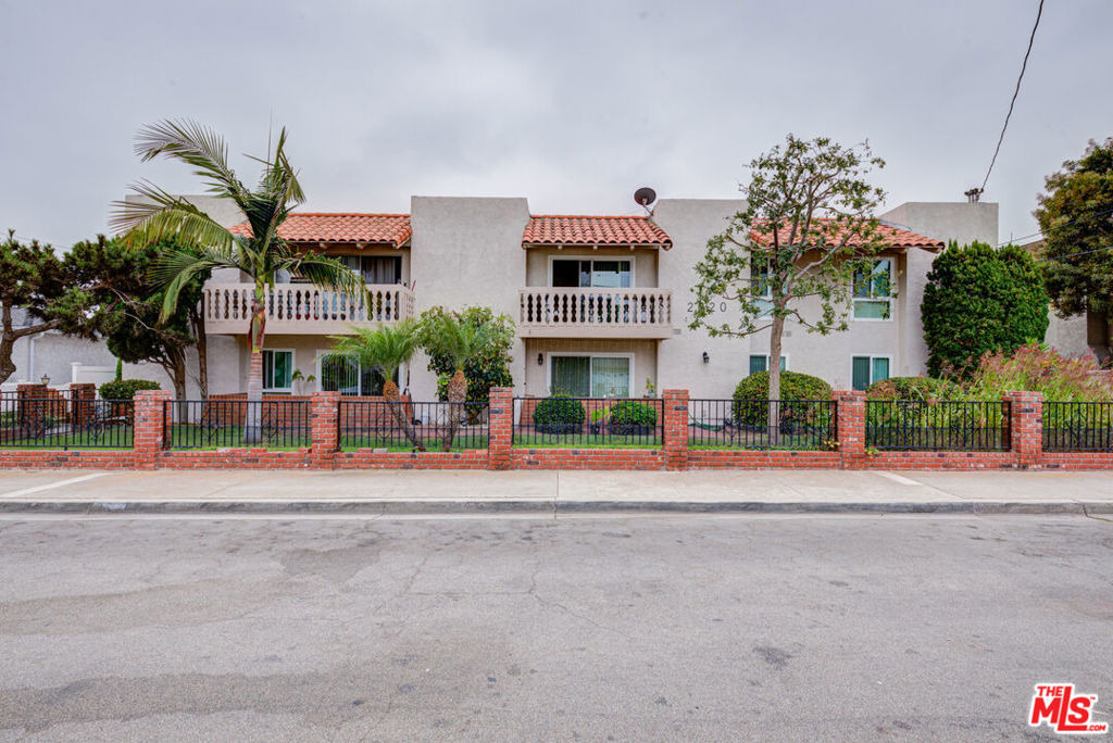 2020 Graham Avenue - Photo 1