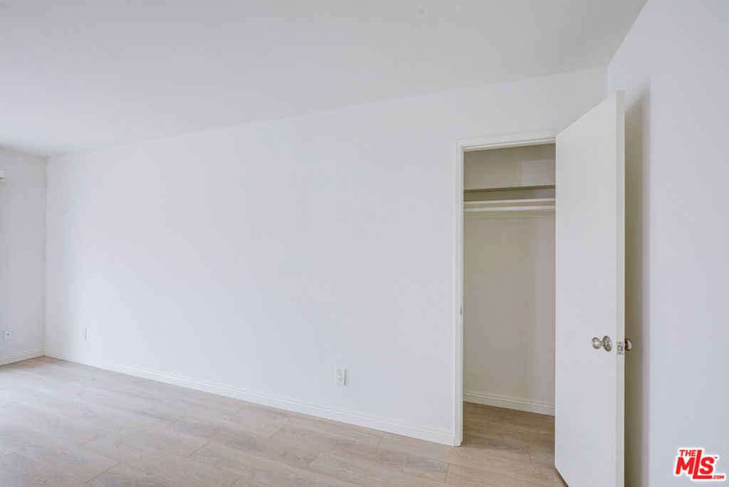 2020 Graham Avenue - Photo 17