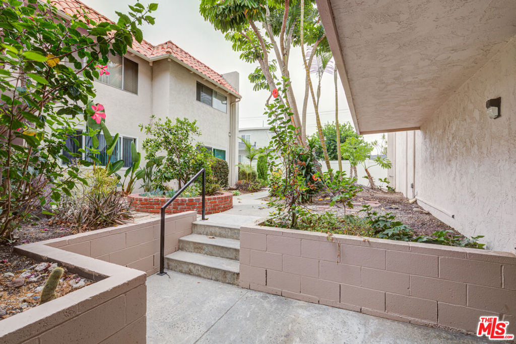 2020 Graham Avenue - Photo 29