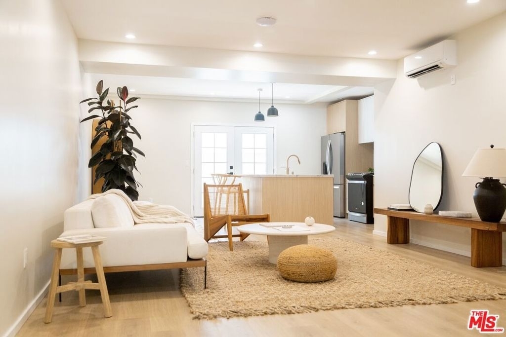 1409 N Hudson Avenue - Photo 3