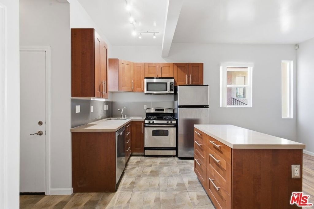 141 W Avenue 31 - Photo 3