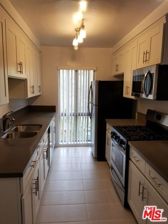 7607 Norton Avenue - Photo 4
