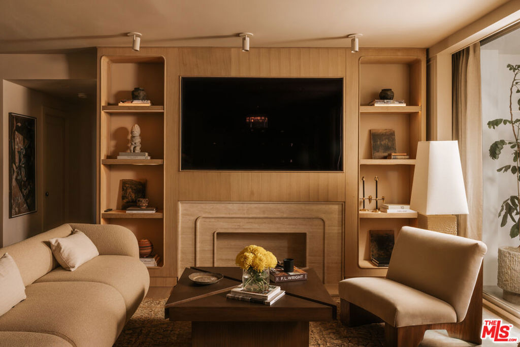 2220 Avenue Of The Stars - Photo 9