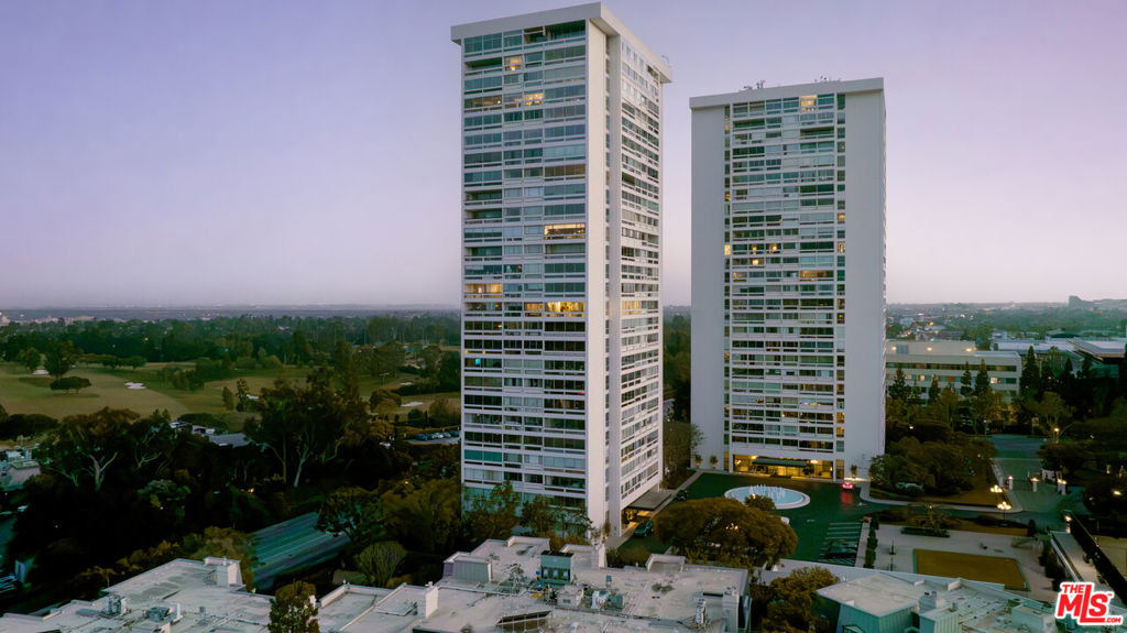 2220 Avenue Of The Stars - Photo 20