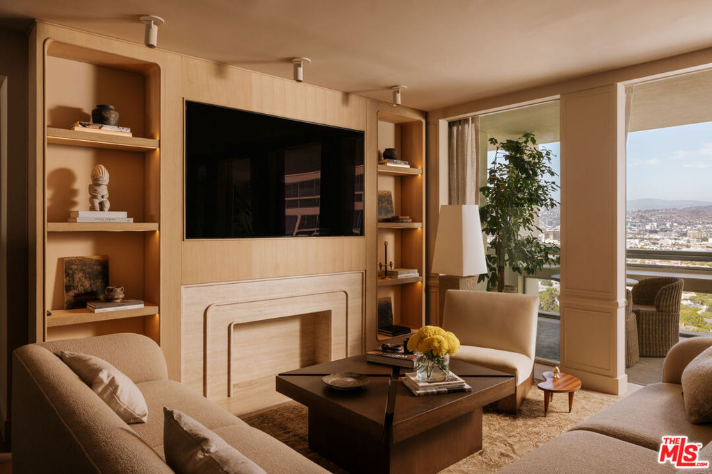 2220 Avenue Of The Stars - Photo 0