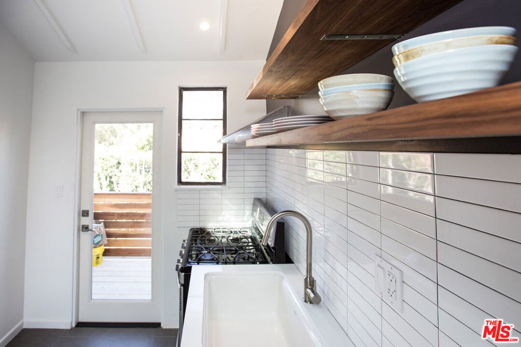 1807 Montana Ave - Photo 3