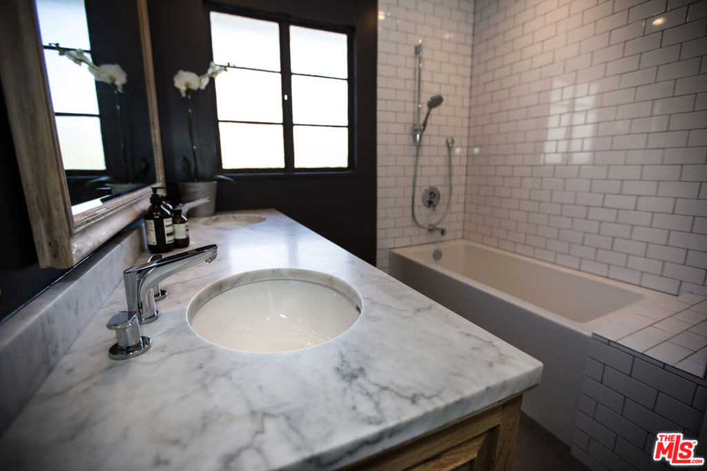 1807 Montana Ave - Photo 9