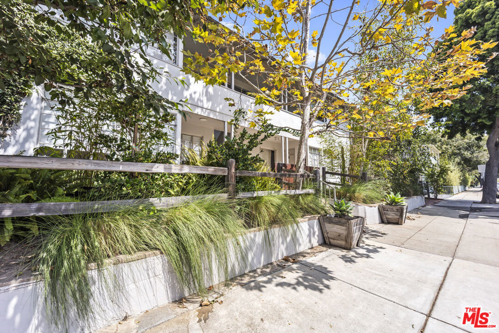 1807 Montana Ave - Photo 2