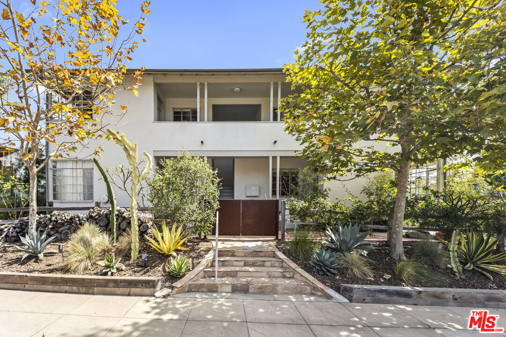 1807 Montana Ave - Photo 0