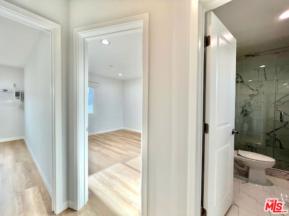 901 S Barrington Avenue - Photo 14