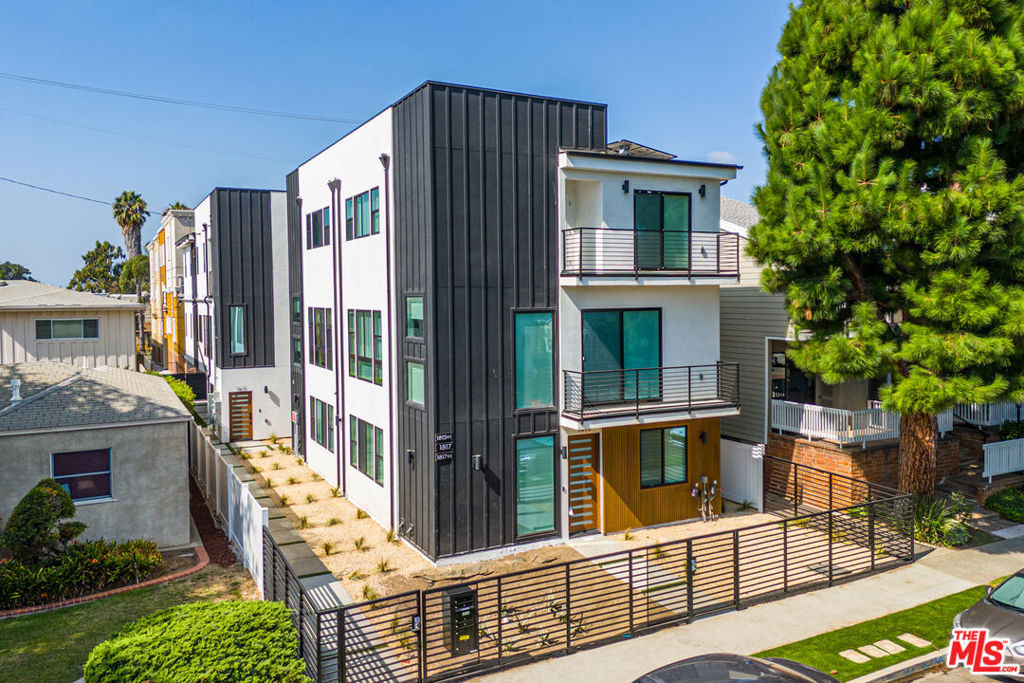 1815 Barry Avenue - Photo 11