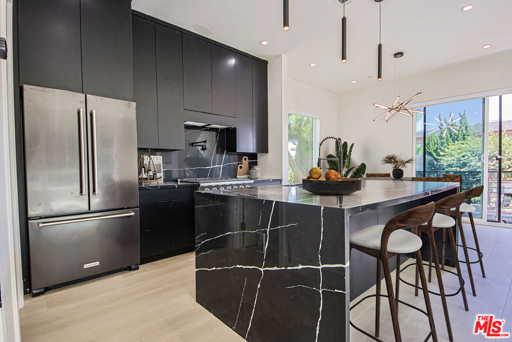1815 Barry Avenue - Photo 1