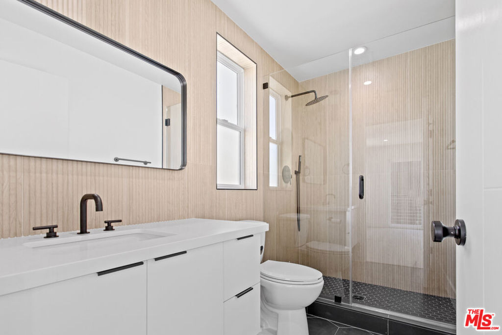 1815 Barry Avenue - Photo 6