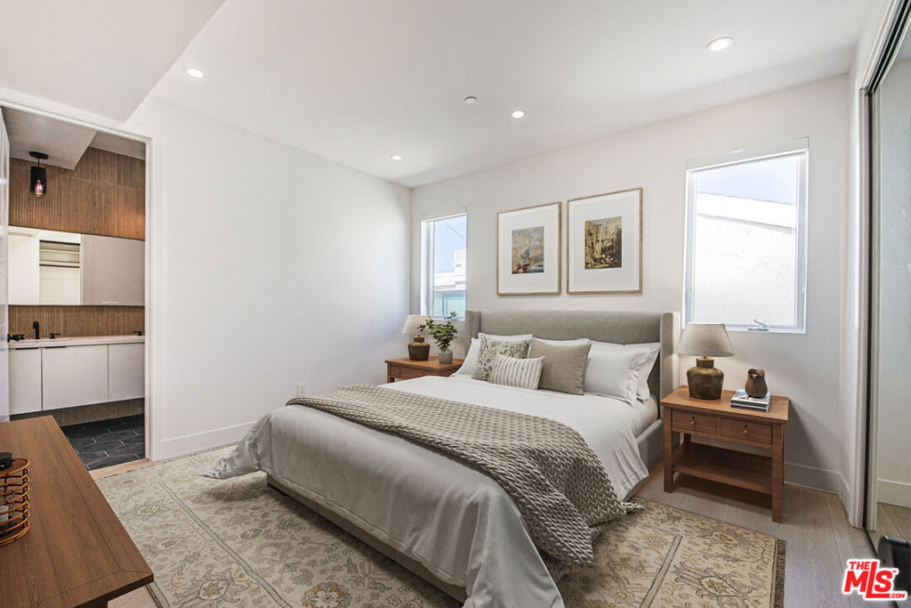 1815 Barry Avenue - Photo 5