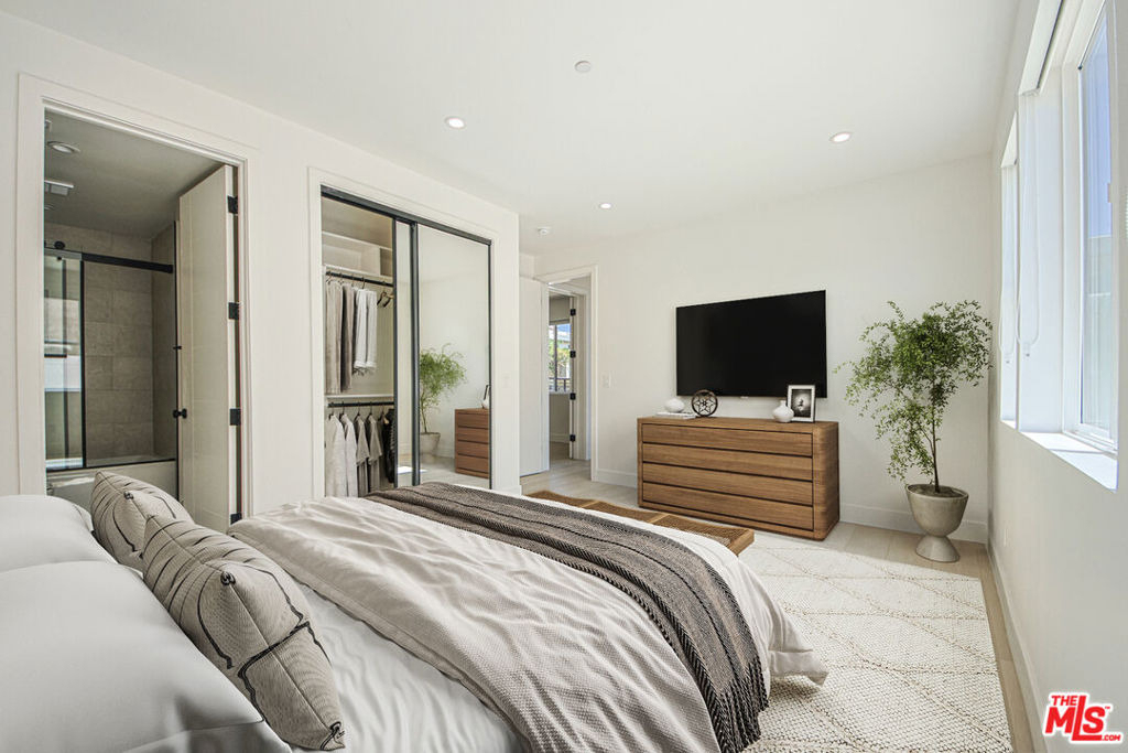 1815 Barry Avenue - Photo 7