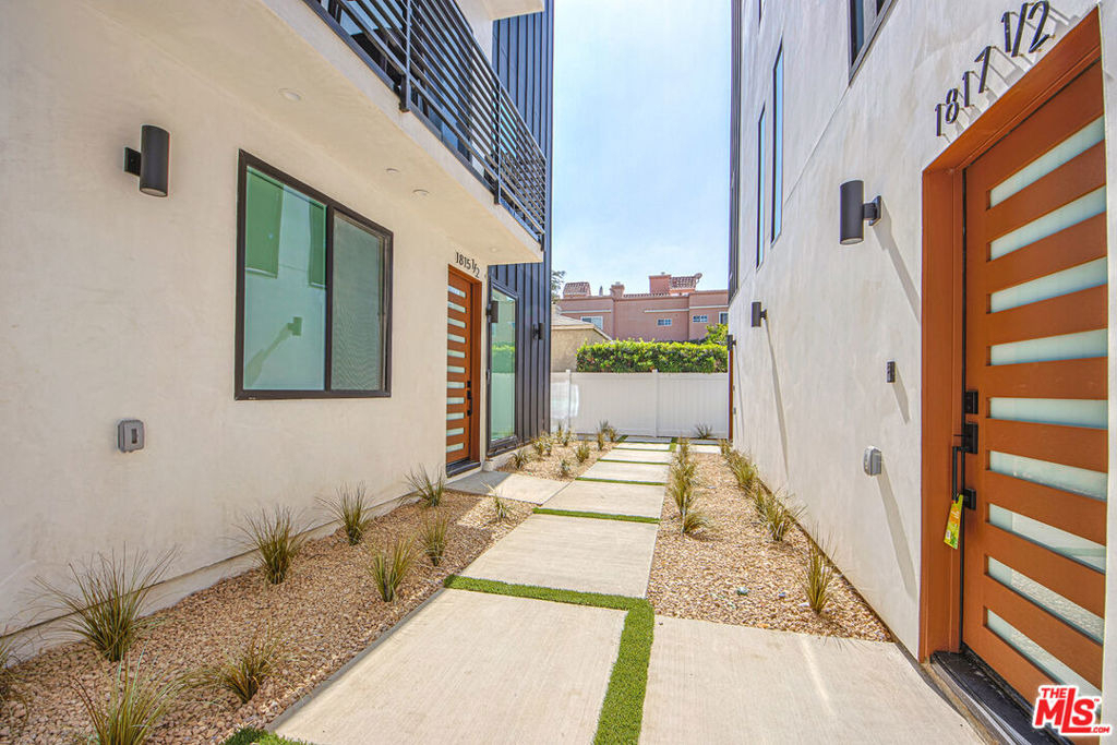 1815 Barry Avenue - Photo 3