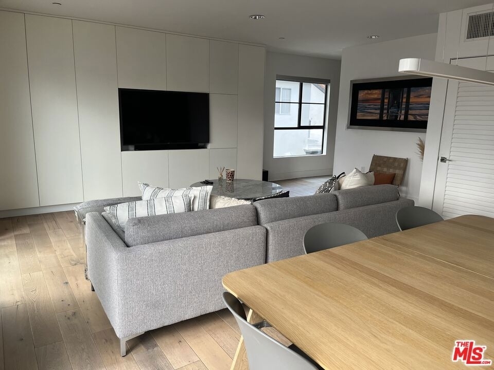 932 N Alfred Street - Photo 3