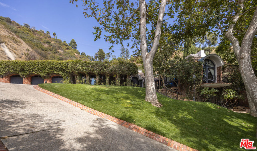 9507 Heather Road - Photo 2