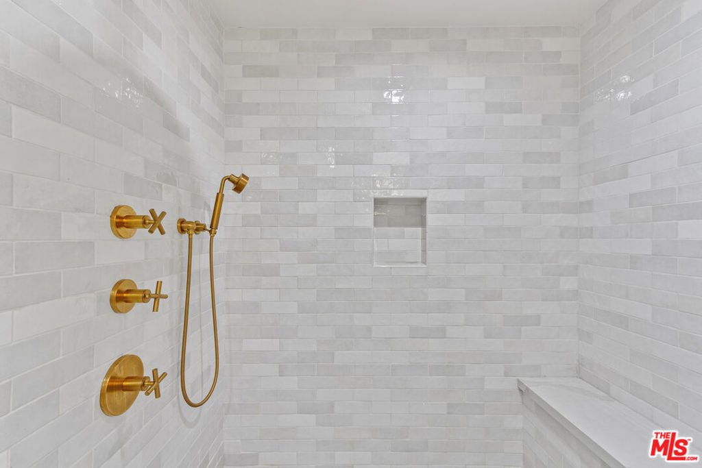 7250 Franklin Avenue - Photo 13