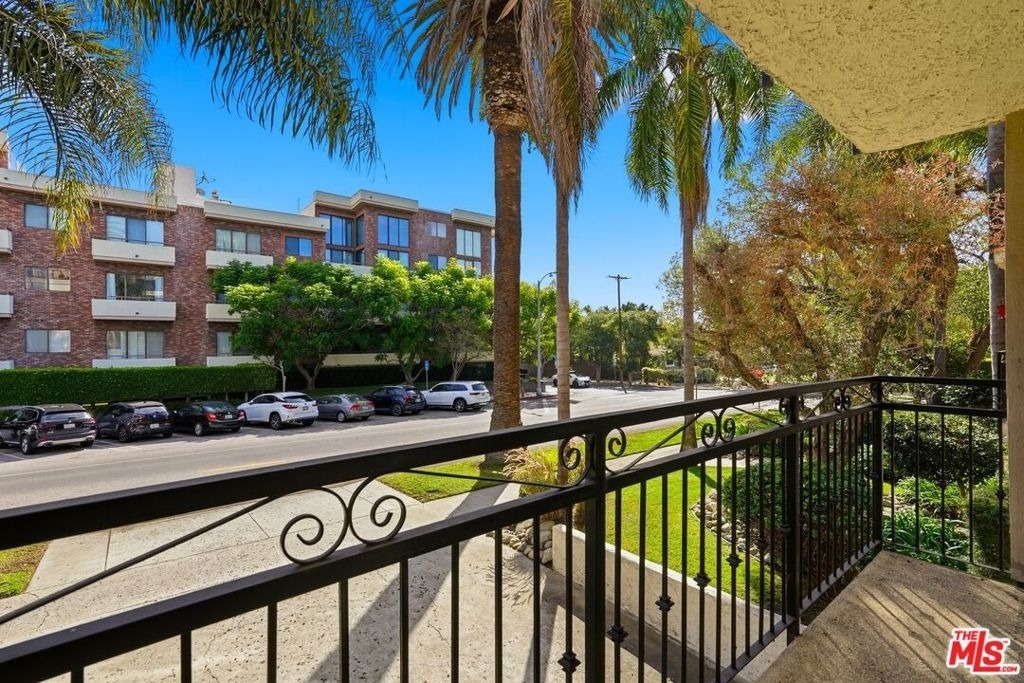 1885 Veteran Avenue - Photo 8