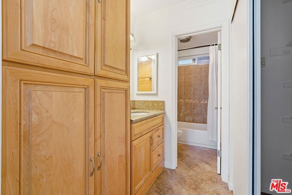 1885 Veteran Avenue - Photo 3