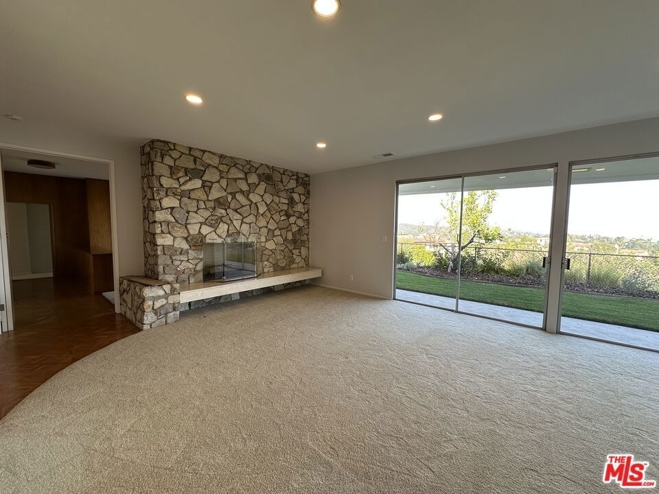 1212 Roberto Lane - Photo 6
