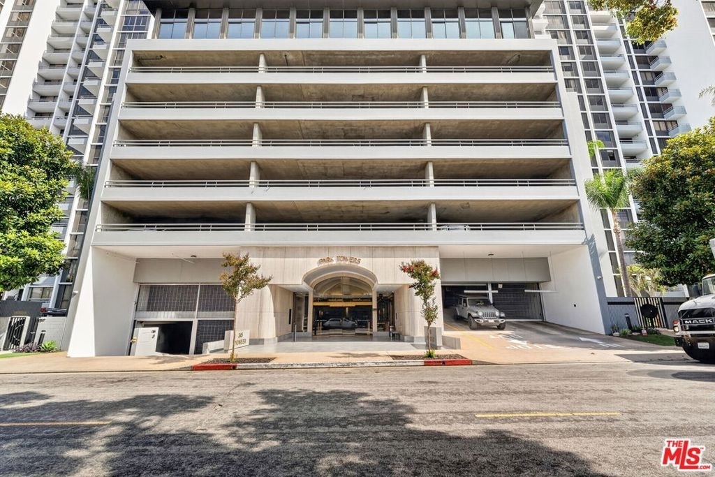 343 Pioneer Drive - Photo 1