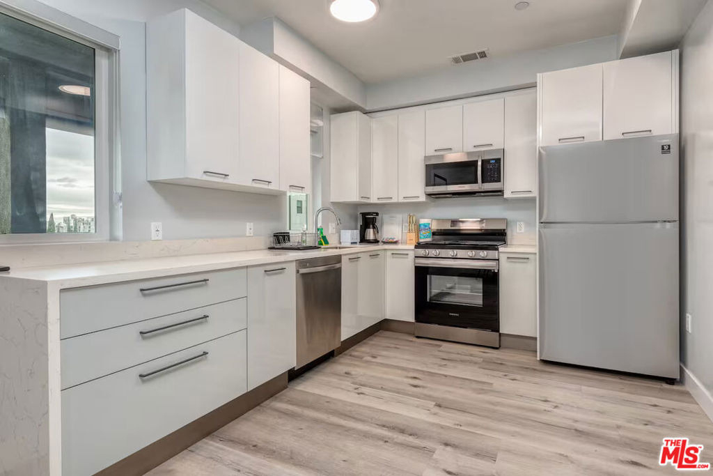 917 S Berendo Street - Photo 4
