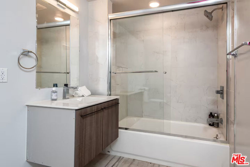 917 S Berendo Street - Photo 8
