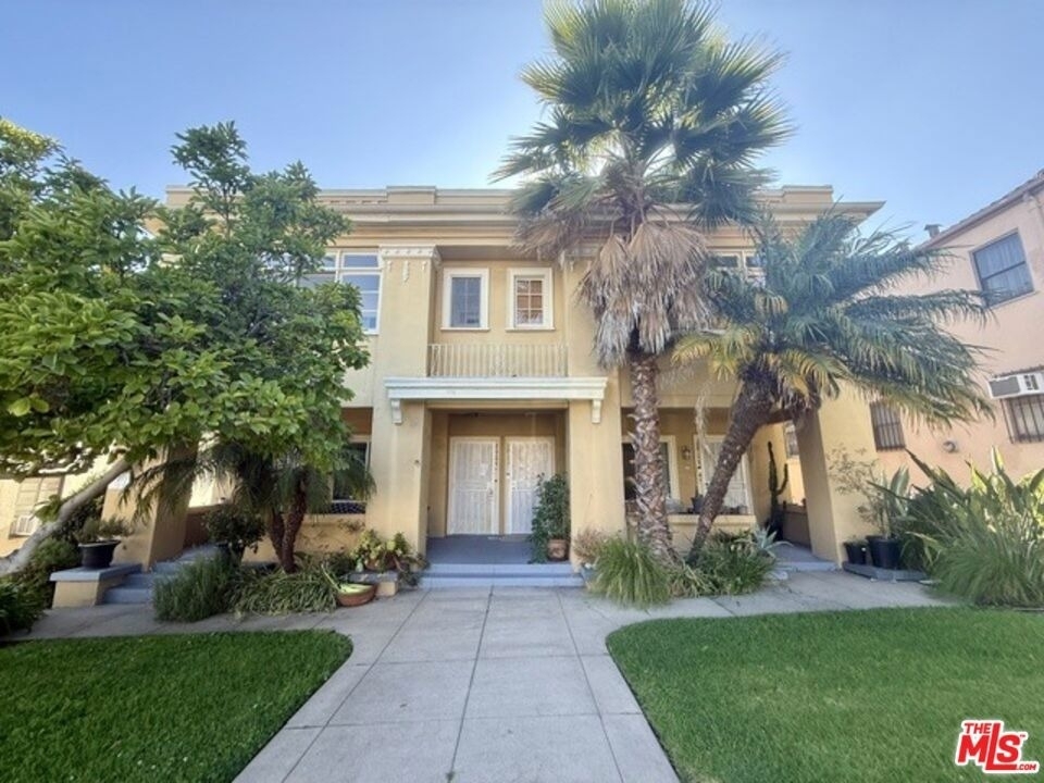 2011 N Vermont Avenue - Photo 0