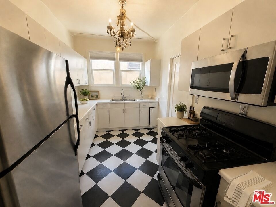2011 N Vermont Avenue - Photo 4