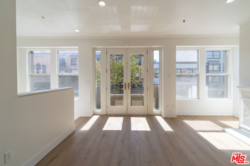 80 N Raymond Avenue - Photo 1