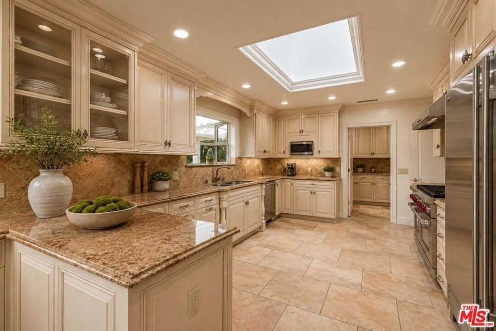 1915 Loma Vista Drive - Photo 5