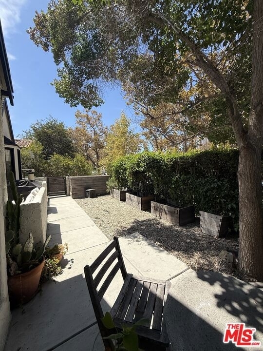 750 N Martel Avenue - Photo 24