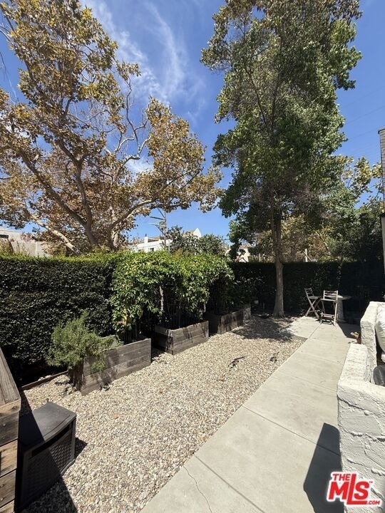 750 N Martel Avenue - Photo 23