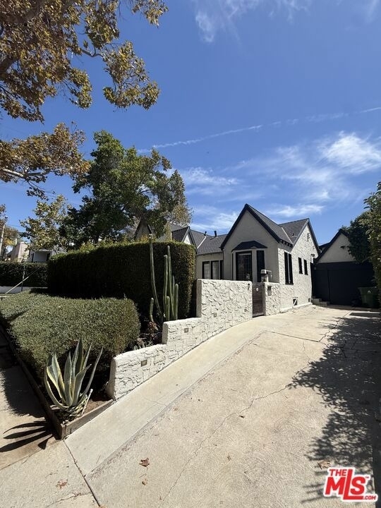 750 N Martel Avenue - Photo 22