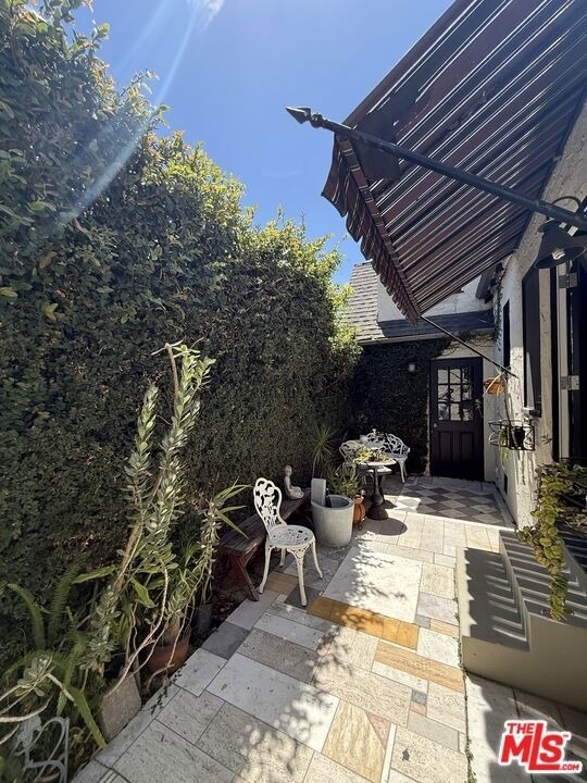 750 N Martel Avenue - Photo 16