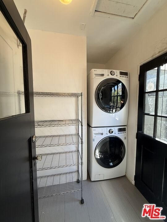 750 N Martel Avenue - Photo 9