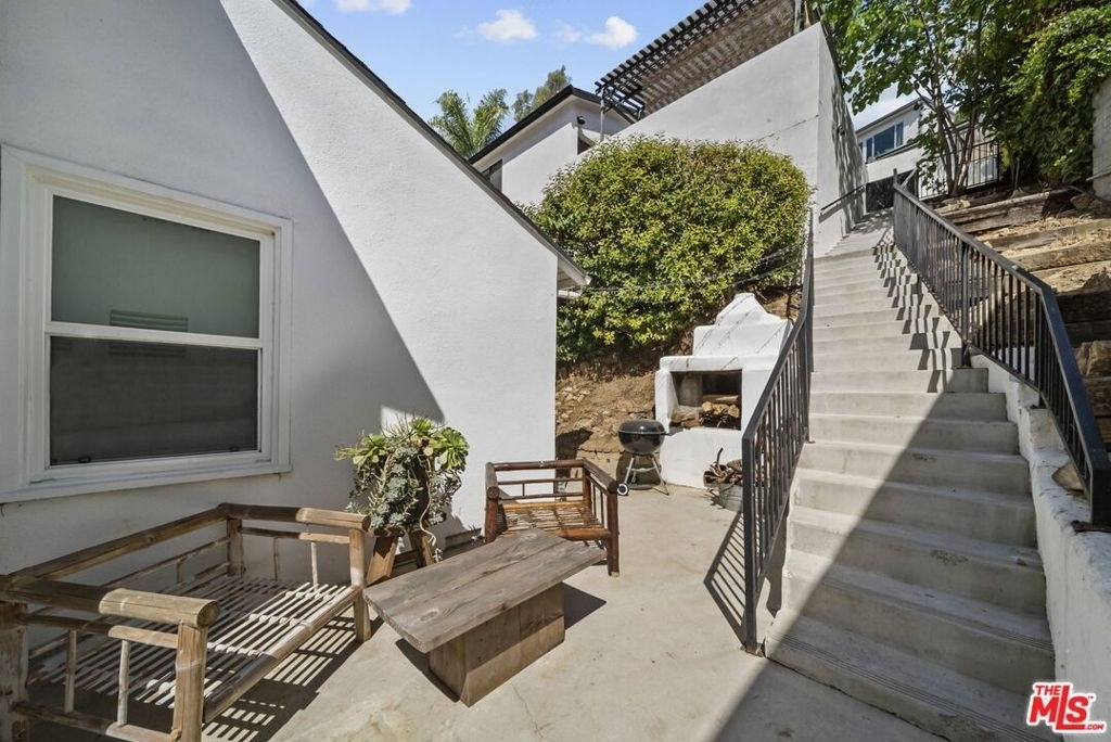 6295 Ivarene Avenue - Photo 25