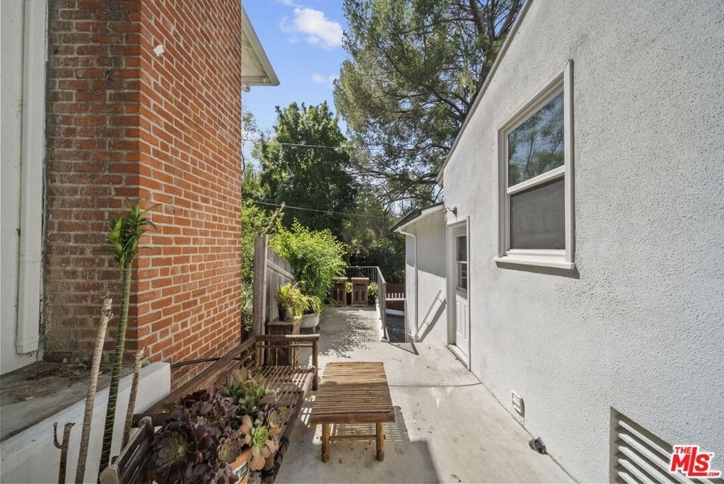 6295 Ivarene Avenue - Photo 24