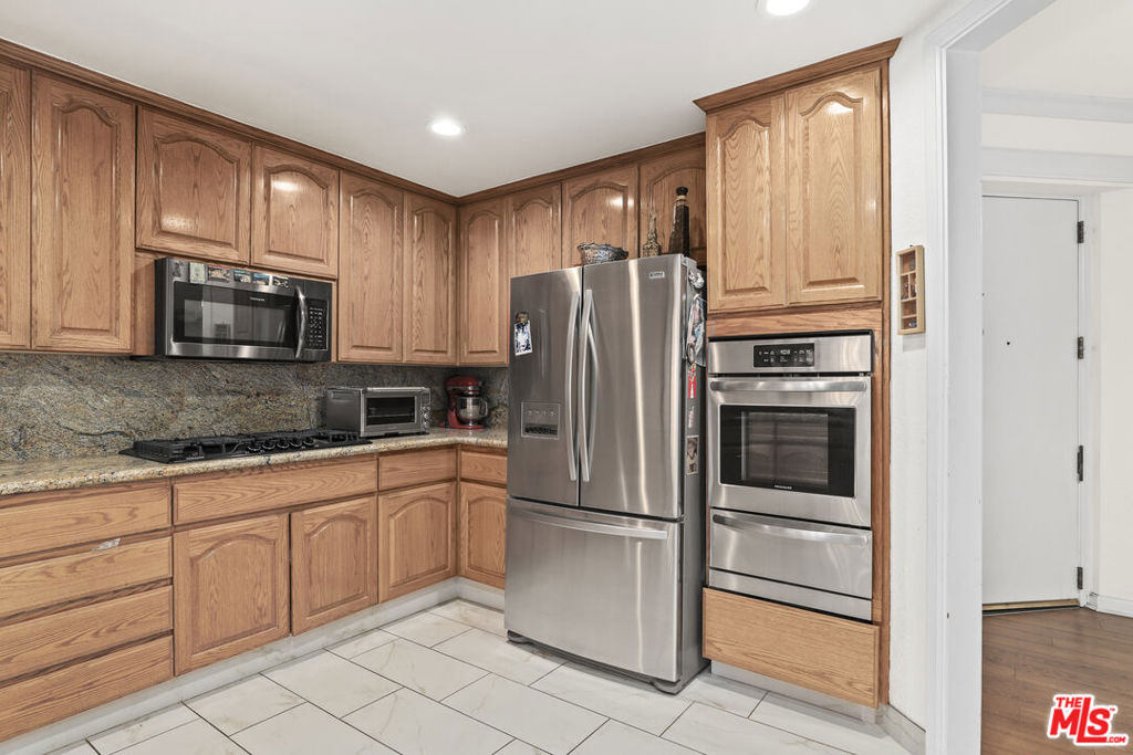 4230 Stansbury Avenue - Photo 6