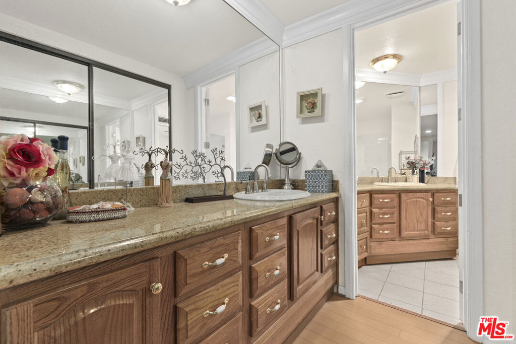 4230 Stansbury Avenue - Photo 22