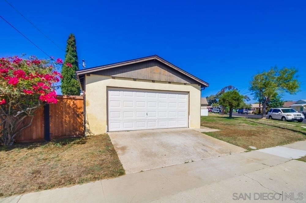 2862 Mimika Pl - Photo 3