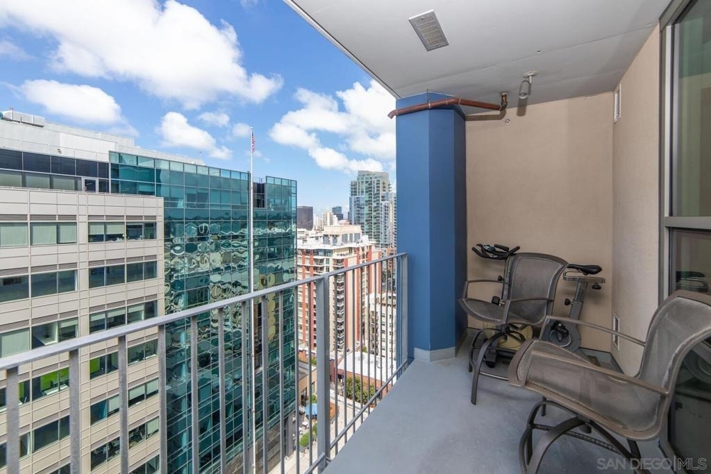 321 10th Ave - Photo 5