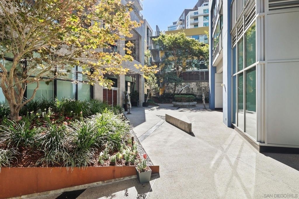 321 10th Ave - Photo 32