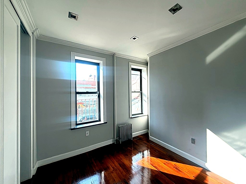 Second Avenue — 3 Bed - Photo 5